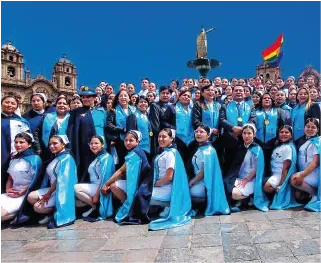 Docentes y estudiantes de nuestra Escuela Profesional de Enfermería destacaron en el Desfile Cívico organizado por el Colegio de Enfermeros del Perú – Consejo Regional VII, realizado en la Plaza Mayor del Cusco.