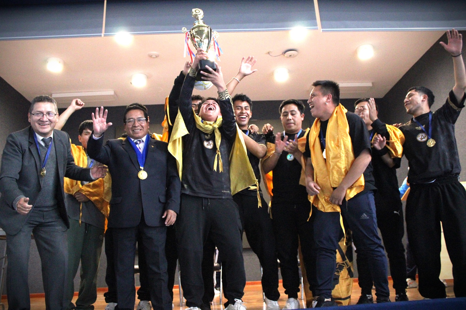 Clausura con éxito el Campeonato Intercachimbos 2025-II y la Liga Interna de Futsal 2025-II