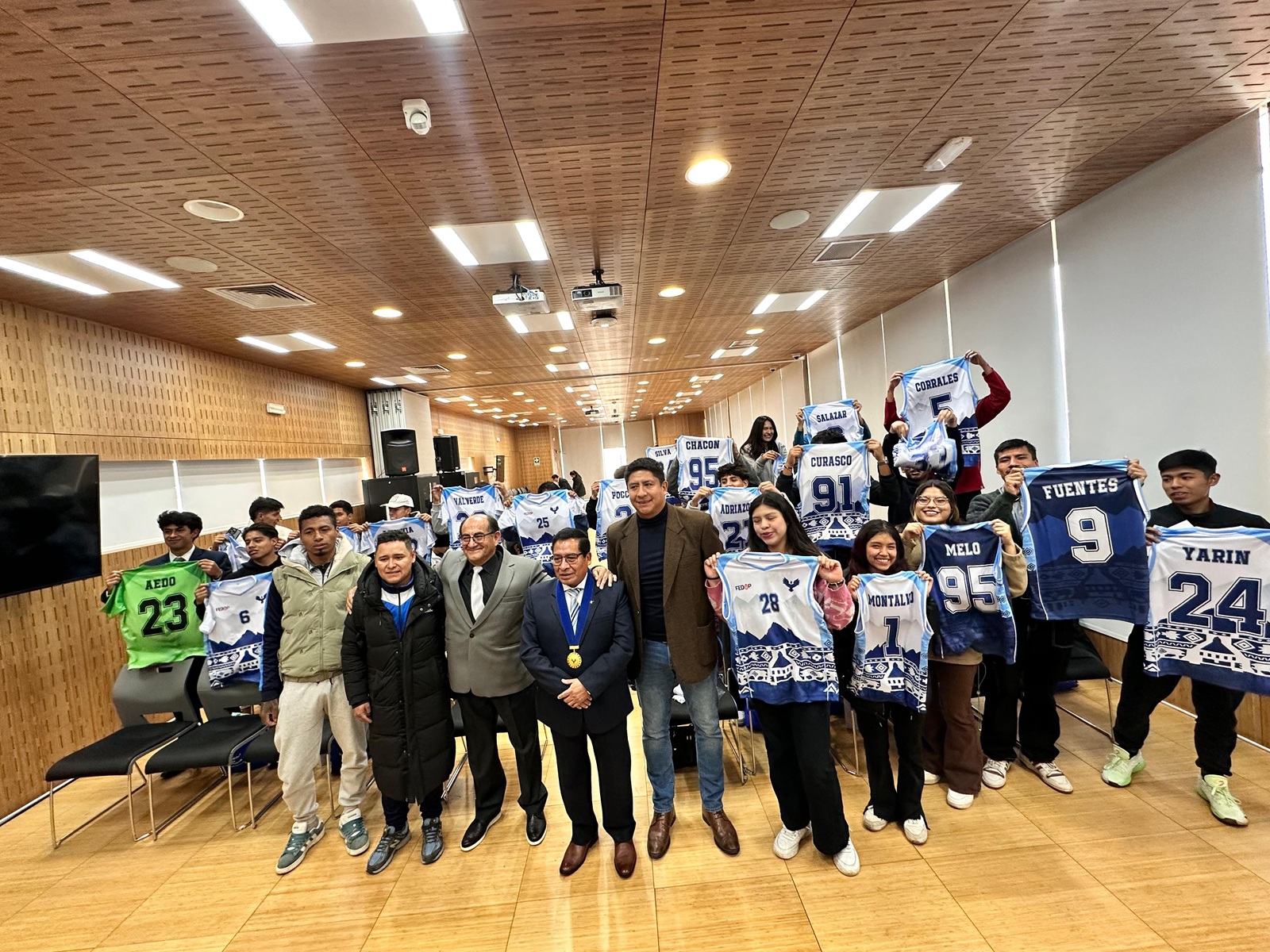 Entrega de implementos deportivos para el Campeonato Lima – FISU FEDUP